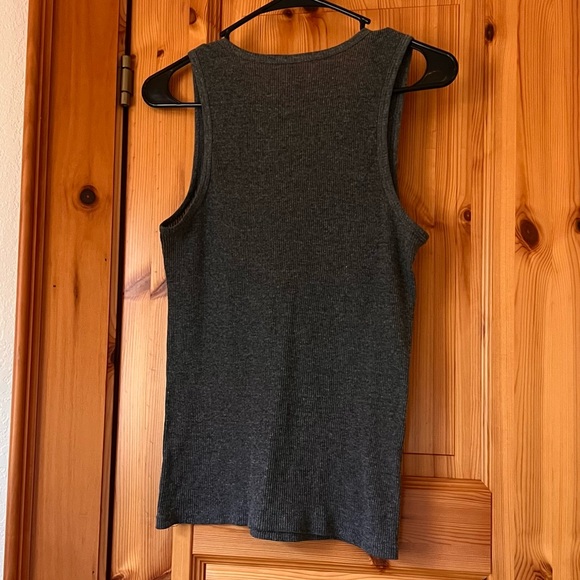 ✪✪✪ Gray Ribbed V-Neck Tank Top - Picture 3 of 3